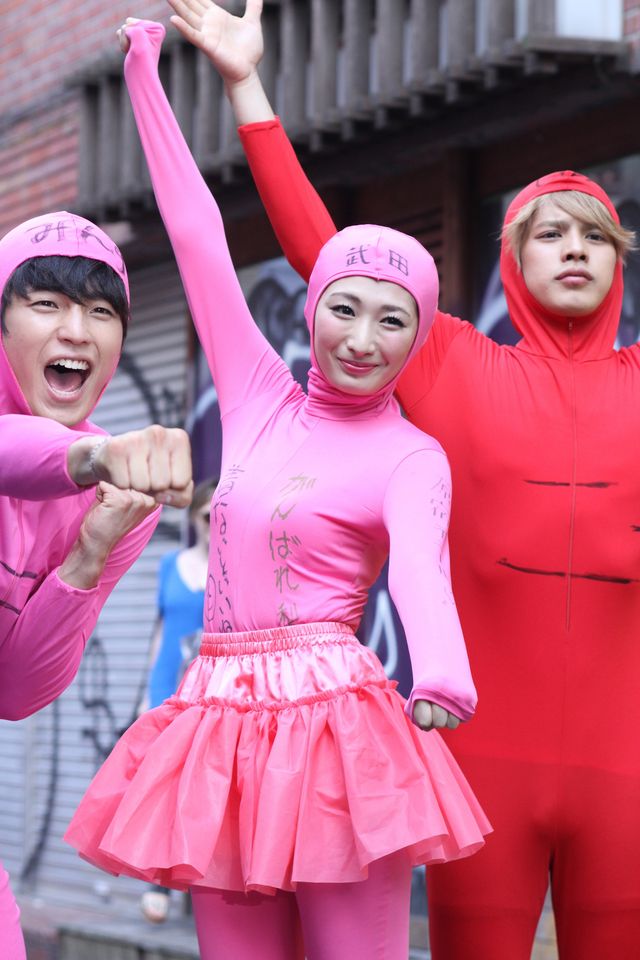 全身タイツ姿で原宿に参上！武田梨奈＆BEE SHUFFLE『原宿デニール』イベントフォトギャラリー（2枚目）