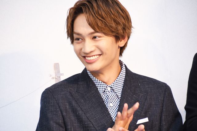 二宮和也＆波瑠『アナログ』ブルーカーペットイベント（2枚目）