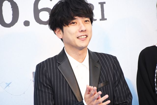 二宮和也＆波瑠『アナログ』ブルーカーペットイベント（3枚目）