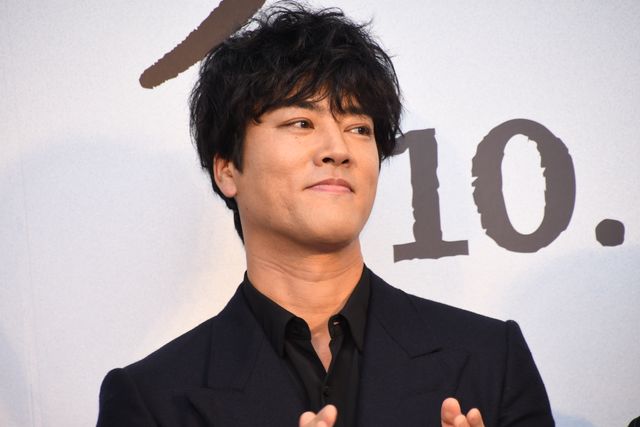 二宮和也＆波瑠『アナログ』ブルーカーペットイベント（4枚目）