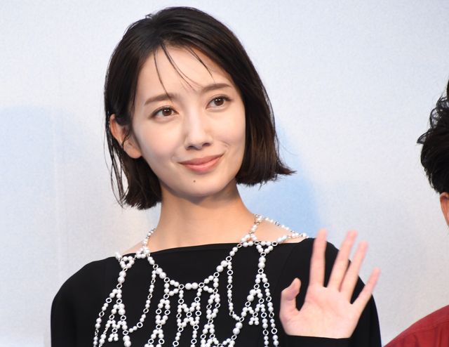 二宮和也＆波瑠『アナログ』ブルーカーペットイベント（8枚目）