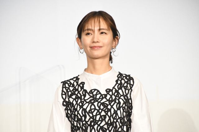 関ジャニ∞安田章大の笑顔！映画『嘘八百　なにわ夢の陣』公開記念舞台あいさつ（9枚目）