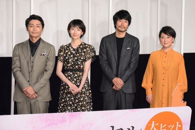 波瑠、松山ケンイチ、安田顕ら『ホテルローヤル』初日舞台あいさつに登場！：フォトギャラリー