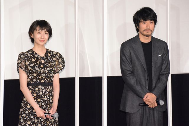 波瑠、松山ケンイチ、安田顕ら『ホテルローヤル』初日舞台あいさつに登場！（10枚目）