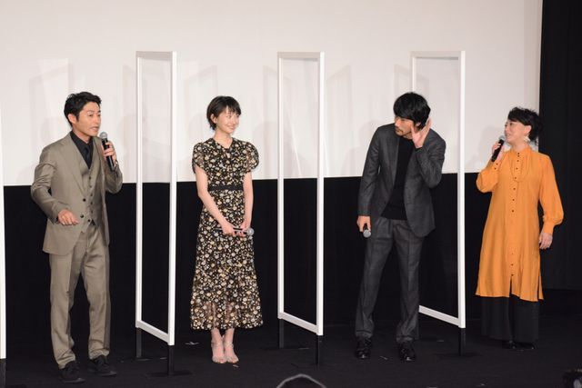 波瑠、松山ケンイチ、安田顕ら『ホテルローヤル』初日舞台あいさつに登場！（12枚目）