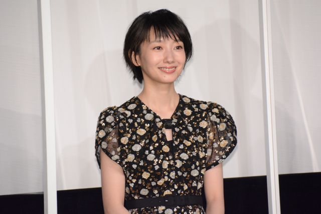 波瑠、松山ケンイチ、安田顕ら『ホテルローヤル』初日舞台あいさつに登場！（13枚目）