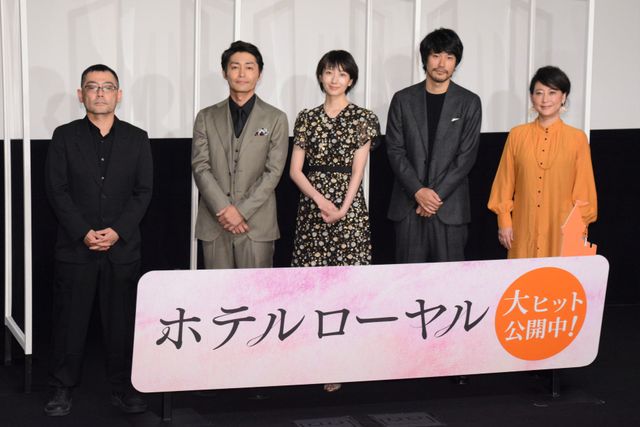 波瑠、松山ケンイチ、安田顕ら『ホテルローヤル』初日舞台あいさつに登場！（19枚目）