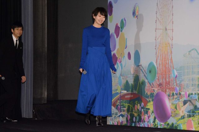 波瑠、ブルーの装いが美しい！『オズランド　笑顔の魔法おしえます。』プレミア上映会（2枚目）