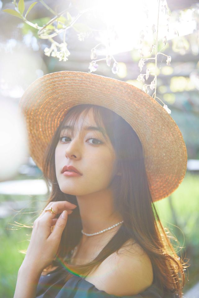 新木優子、イタリアで笑顔はじける！写真集「honey」収録カットほか：フォトギャラリー