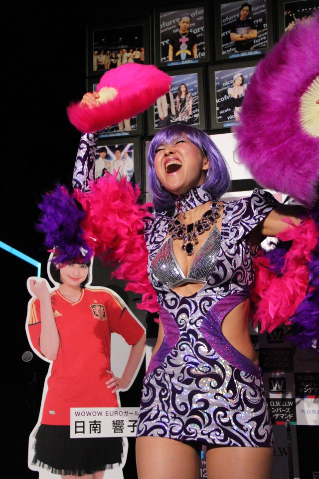 岡本夏生&荒木師匠、アラフィフ&アラフォーコンビ登場でバブル期にタイムスリップ！　画像ギャラリー（16枚目）