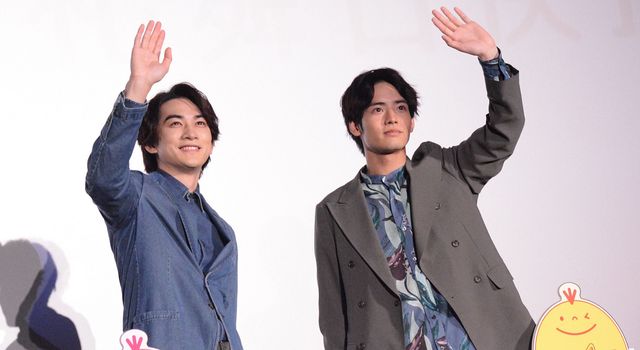 赤楚衛二＆町田啓太、笑顔でチェリまほポーズ！映画『チェリまほ THE MOVIE』大ヒット御礼舞台あいさつ（3枚目）