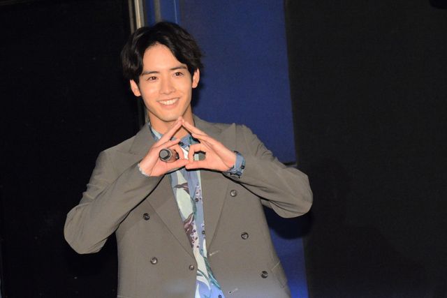 赤楚衛二＆町田啓太、笑顔でチェリまほポーズ！映画『チェリまほ THE MOVIE』大ヒット御礼舞台あいさつ（5枚目）