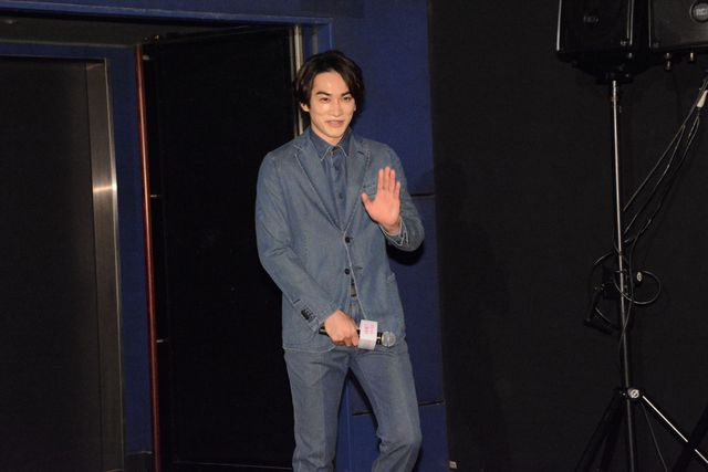 赤楚衛二＆町田啓太、笑顔でチェリまほポーズ！映画『チェリまほ THE MOVIE』大ヒット御礼舞台あいさつ（6枚目）