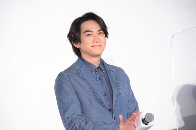 赤楚衛二＆町田啓太、笑顔でチェリまほポーズ！映画『チェリまほ THE MOVIE』大ヒット御礼舞台あいさつ（8枚目）