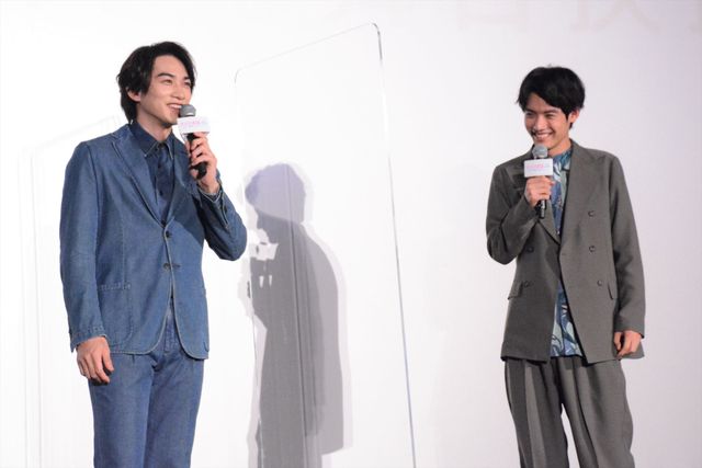 赤楚衛二＆町田啓太、笑顔でチェリまほポーズ！映画『チェリまほ THE MOVIE』大ヒット御礼舞台あいさつ（9枚目）