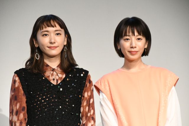 新垣結衣、オン眉＆指輪キラリ！夏帆と『違国日記』舞台あいさつ登壇（3枚目）
