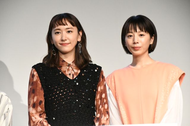 新垣結衣、オン眉＆指輪キラリ！夏帆と『違国日記』舞台あいさつ登壇（6枚目）