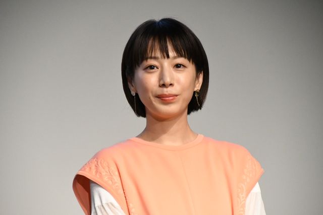 新垣結衣、オン眉＆指輪キラリ！夏帆と『違国日記』舞台あいさつ登壇（10枚目）