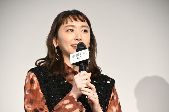新垣結衣、オン眉＆指輪キラリ！夏帆と『違国日記』舞台あいさつ登壇（12枚目）