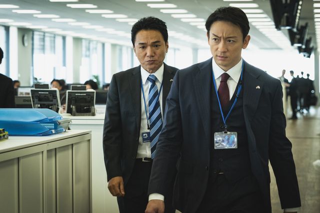 Netflixシリーズ「地面師たち」場面写真（6枚目）