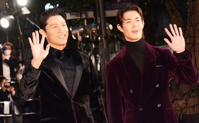 鈴木亮平＆宮沢氷魚、仲良くレッドカーペット登場！（5枚目）