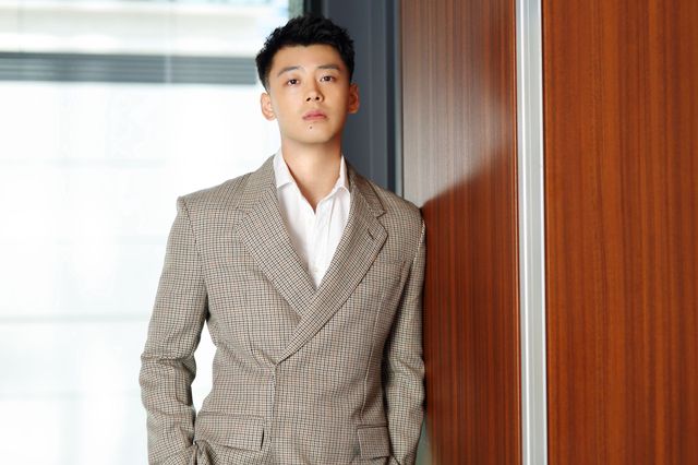 竹内涼真の魅力的な表情！映画『アキラとあきら』インタビューカット：フォトギャラリー