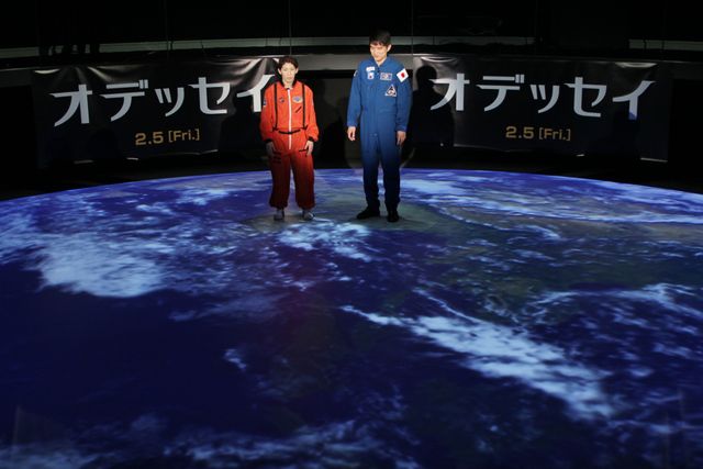 吉田沙保里選手が宇宙服を着て登場（4枚目）