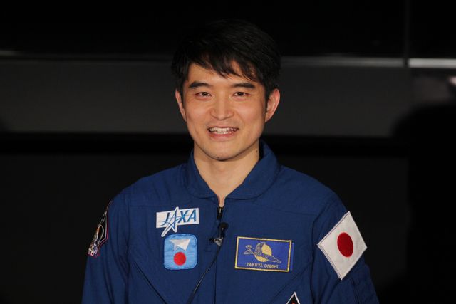 吉田沙保里選手が宇宙服を着て登場（6枚目）