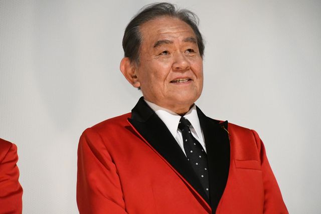 のん、昭和レトロなワンピース姿がキュート！『星屑の町』完成披露上映会（14枚目）