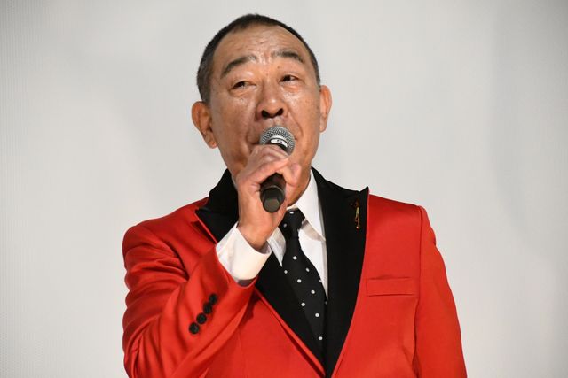 のん、昭和レトロなワンピース姿がキュート！『星屑の町』完成披露上映会（15枚目）