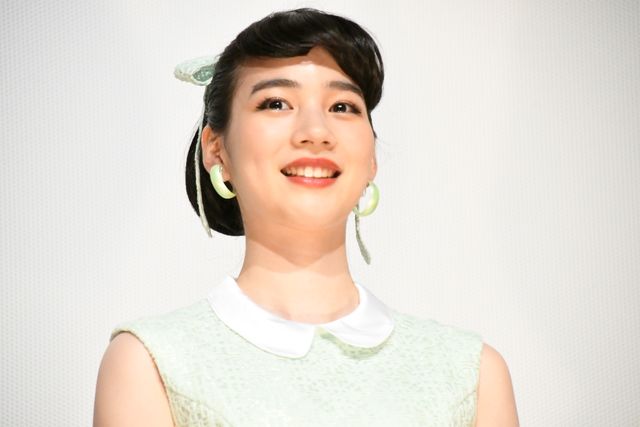 のん、昭和レトロなワンピース姿がキュート！『星屑の町』完成披露上映会（23枚目）