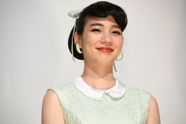 のん、昭和レトロなワンピース姿がキュート！『星屑の町』完成披露上映会（29枚目）