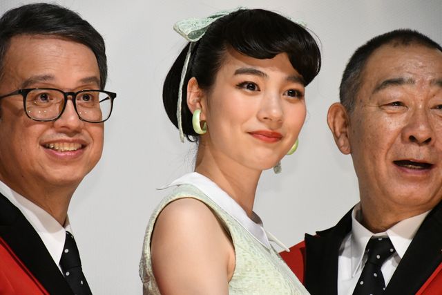 のん、昭和レトロなワンピース姿がキュート！『星屑の町』完成披露上映会（30枚目）