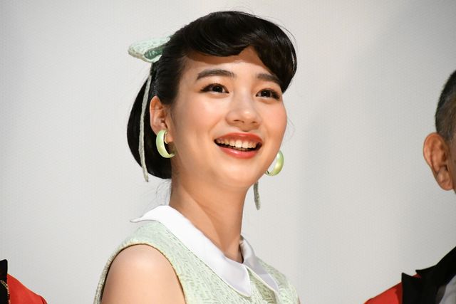 のん、昭和レトロなワンピース姿がキュート！『星屑の町』完成披露上映会（32枚目）