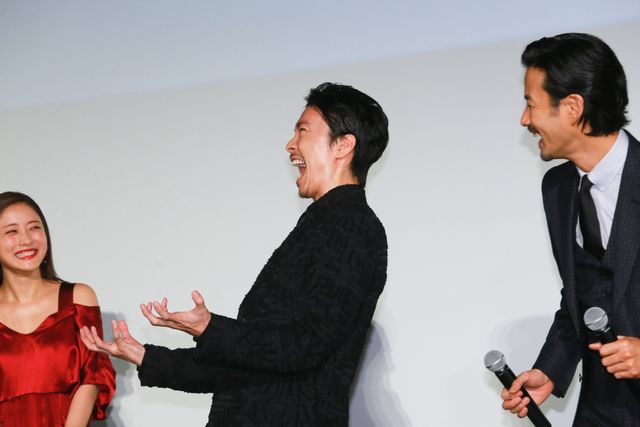 長谷川博己、竹野内豊、石原さとみがゴジラポーズ！『シン・ゴジラ』初日舞台あいさつフォトギャラリー：フォトギャラリー