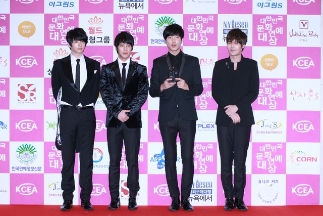 超新星、「第20回大韓民国文化芸能大賞」で最優秀男性歌手賞を受賞＜韓国JPICTURES＞（2枚目）