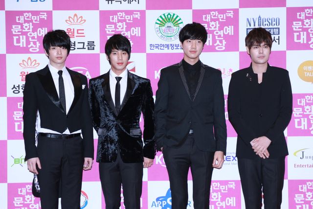 超新星、「第20回大韓民国文化芸能大賞」で最優秀男性歌手賞を受賞＜韓国JPICTURES＞（4枚目）