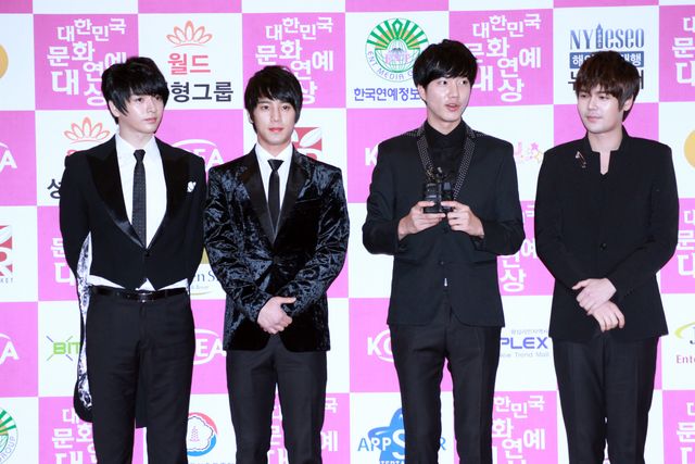 超新星、「第20回大韓民国文化芸能大賞」で最優秀男性歌手賞を受賞＜韓国JPICTURES＞（5枚目）