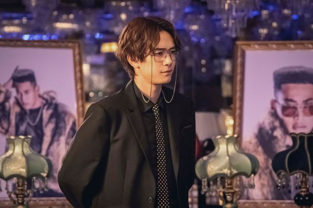 「パリピ孔明」第7話より、七海ひろき、内藤秀一郎、DJ KOOらゲスト出演シーン（2枚目）