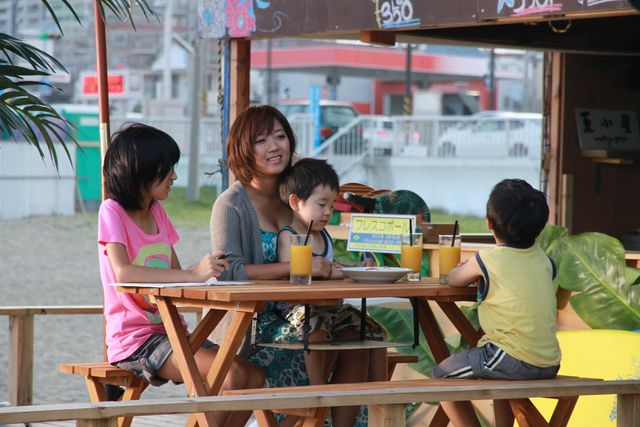 「世界でいちばん熱い夏」ミュージックビデオ（3枚目）
