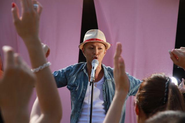 「世界でいちばん熱い夏」ミュージックビデオ（4枚目）