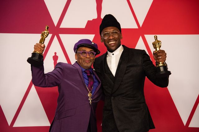 オスカー受賞のスパイク・リー、サミュエル・L・ジャクソンに抱きつく（2枚目）
