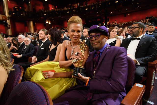 オスカー受賞のスパイク・リー、サミュエル・L・ジャクソンに抱きつく（3枚目）