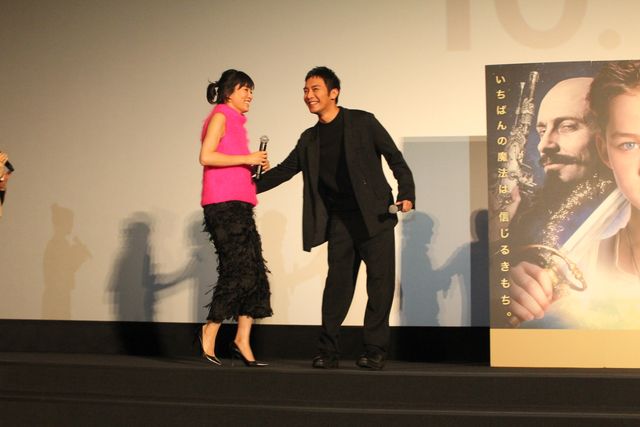 成宮寛貴＆水川あさみが満面の笑み！映画『PAN ～ネバーランド、夢のはじまり～』フォトギャラリー（2枚目）