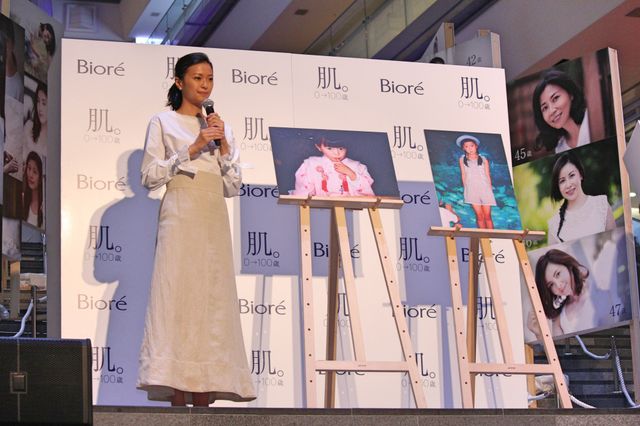 榮倉奈々、3歳のときの写真！「肌。Biore×篠山紀信0→100歳展」オープニングイベント（3枚目）