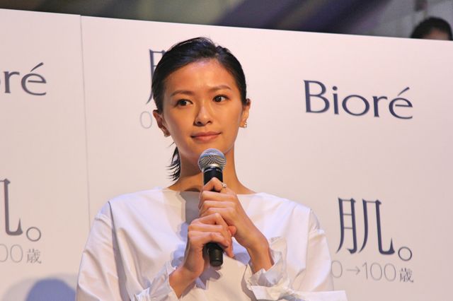 榮倉奈々、3歳のときの写真！「肌。Biore×篠山紀信0→100歳展」オープニングイベント（4枚目）