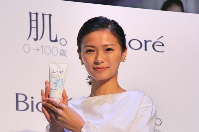 榮倉奈々、3歳のときの写真！「肌。Biore×篠山紀信0→100歳展」オープニングイベント（7枚目）