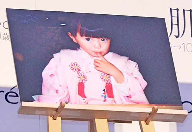 榮倉奈々、3歳のときの写真！「肌。Biore×篠山紀信0→100歳展」オープニングイベント（8枚目）