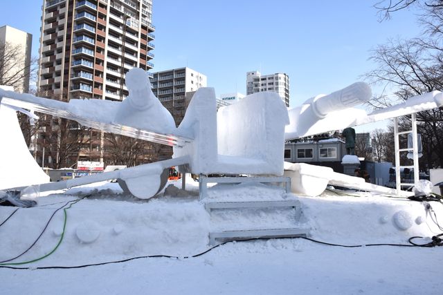Xウイングに乗れる『スター・ウォーズ』巨大雪像！さっぽろ雪まつり（2枚目）