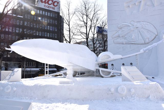 Xウイングに乗れる『スター・ウォーズ』巨大雪像！さっぽろ雪まつり（4枚目）